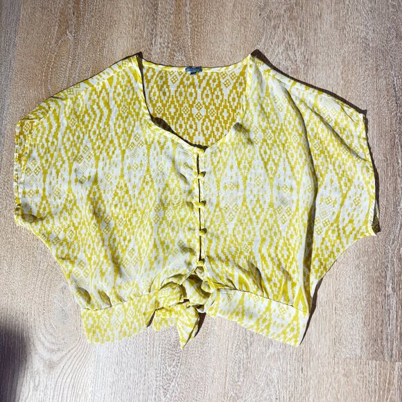 Charlotte Russe Yellow Ikat Button-Front Crop Top – Size M - Picture 1 of 3